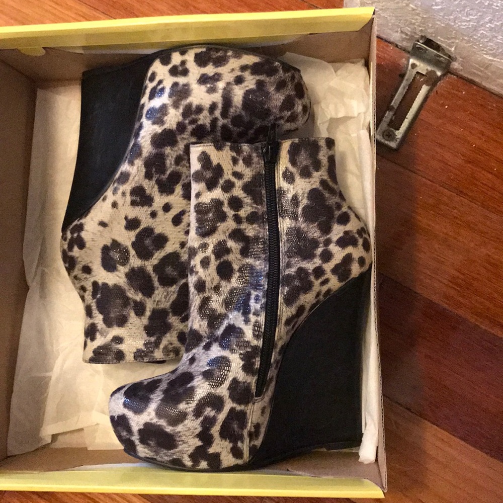 Wedges boot heels